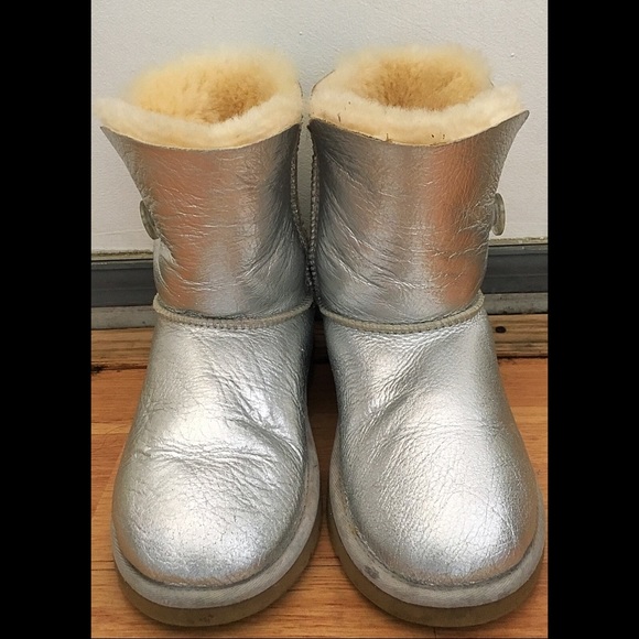 UGG BOOTS - Picture 1 of 8